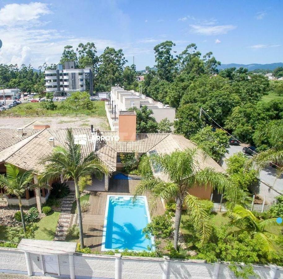 Pousada Esquina Do Atlantico Sul Tubarao Bagian luar foto